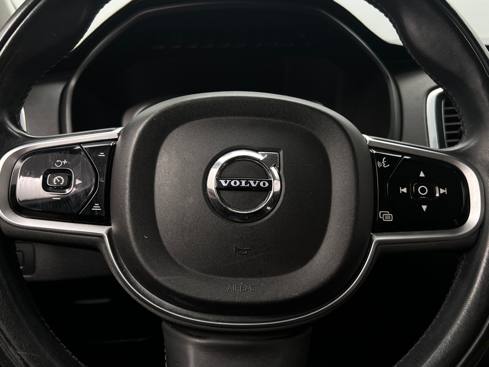 Thumbnail: 2019 Volvo XC90 - 4