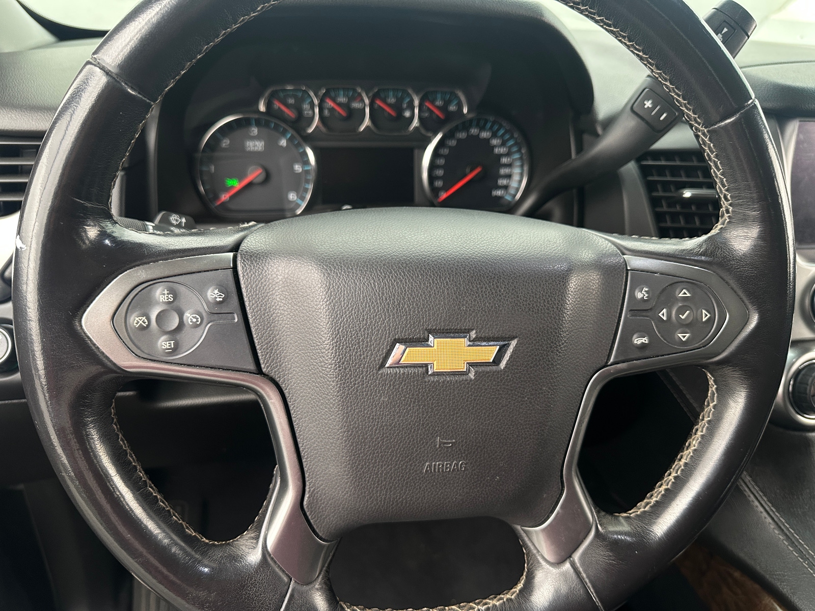 Thumbnail: 2019 Chevrolet Suburban - 5