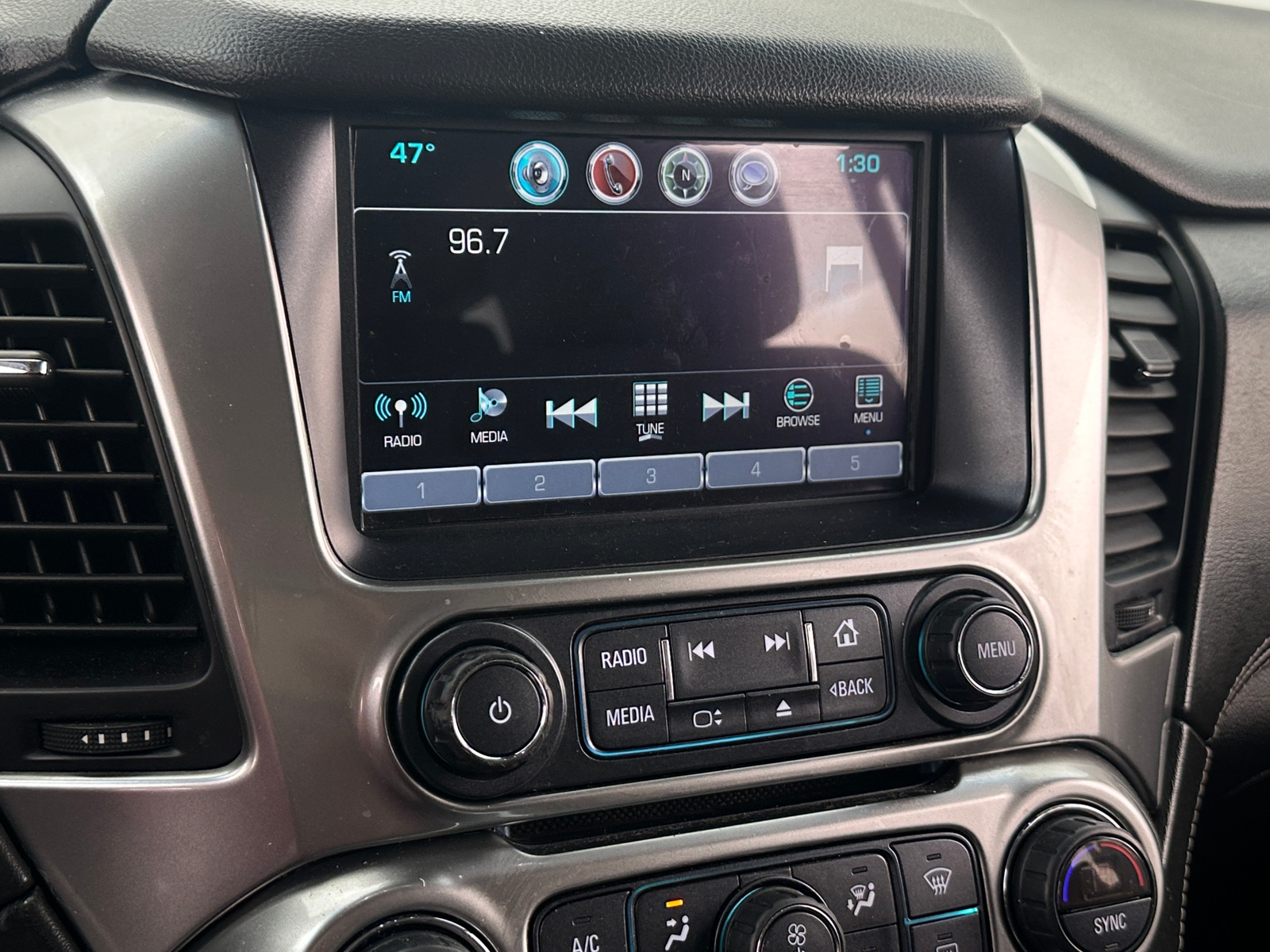 Thumbnail: 2019 Chevrolet Suburban - 4