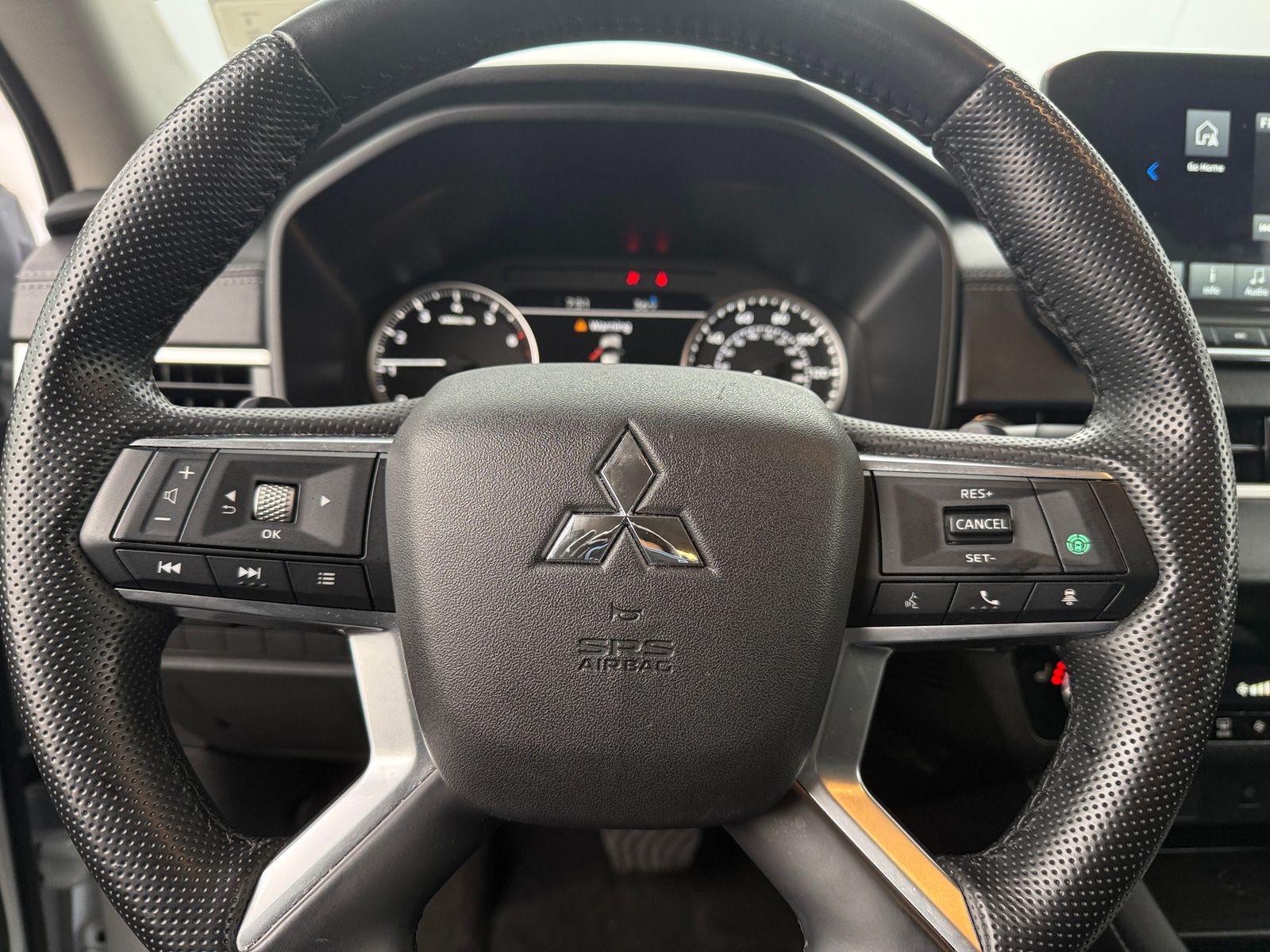 Thumbnail: 2024 Mitsubishi Outlander - 4