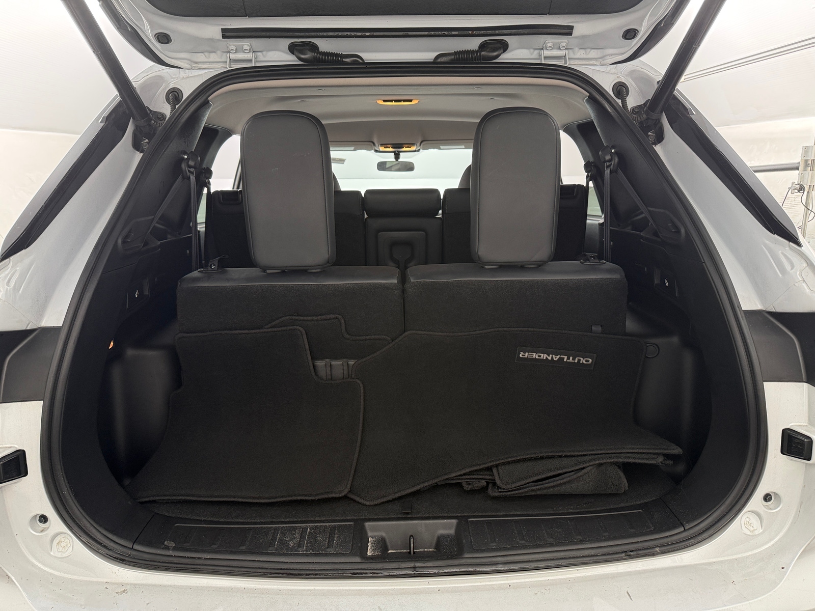 Thumbnail: 2024 Mitsubishi Outlander - 6