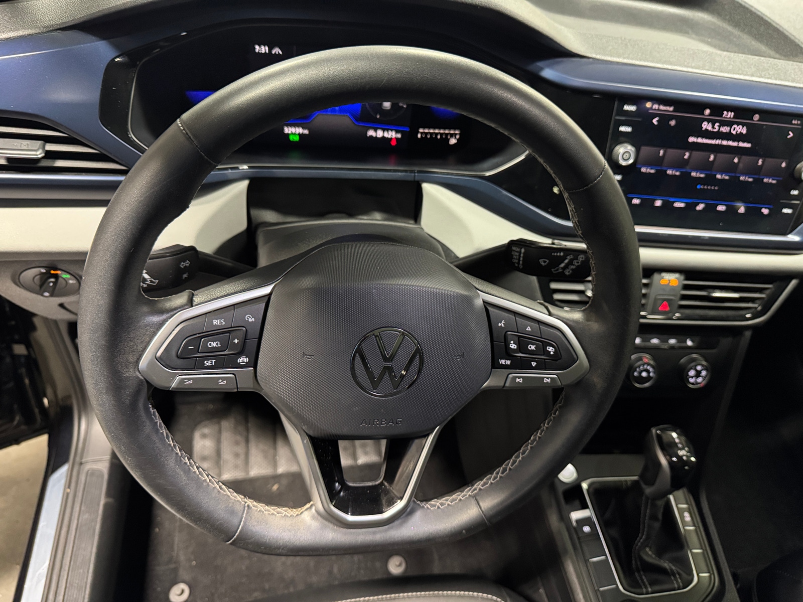 Thumbnail: 2022 Volkswagen Taos - 4