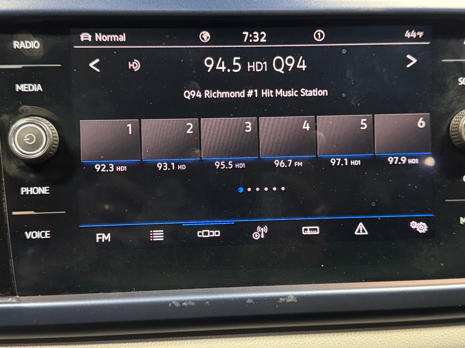 Thumbnail: 2022 Volkswagen Taos - 3