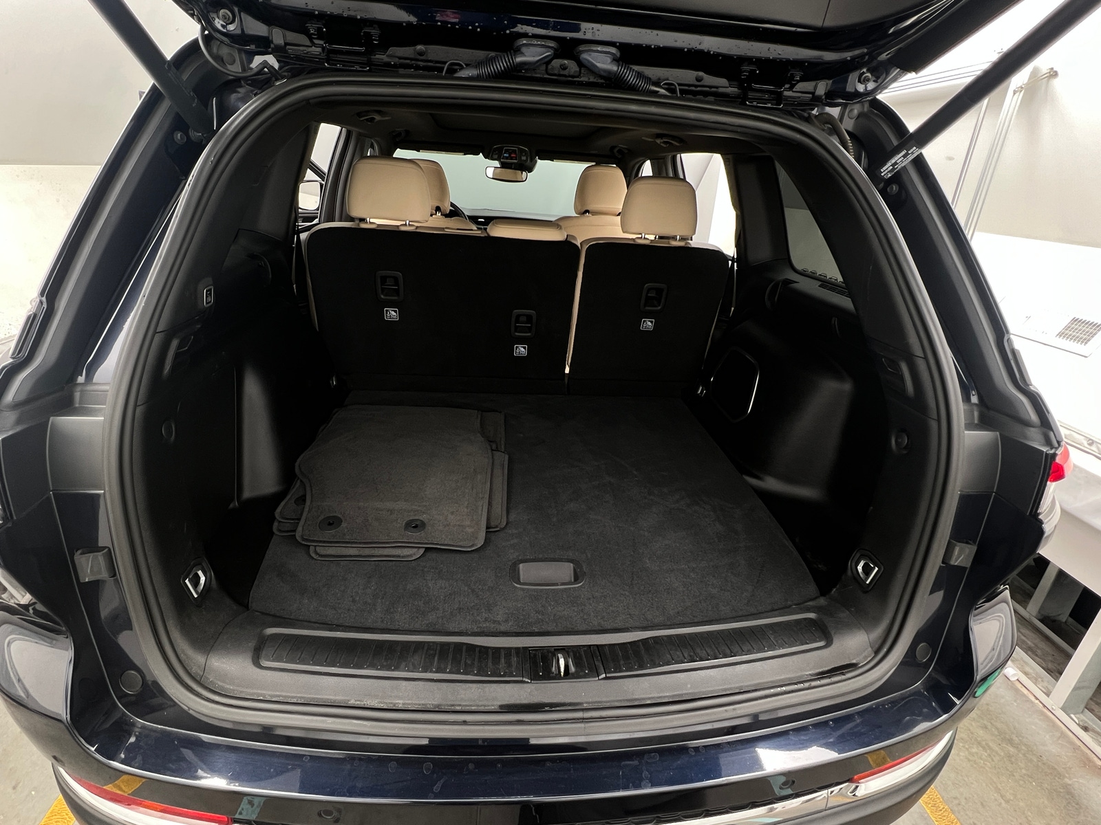 Thumbnail: 2023 Jeep Grand Cherokee - 6