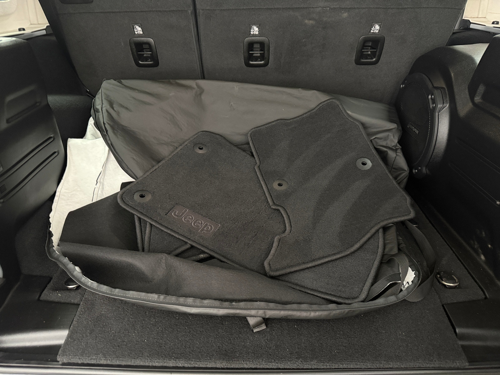 Thumbnail: 2022 Jeep Wrangler - 6