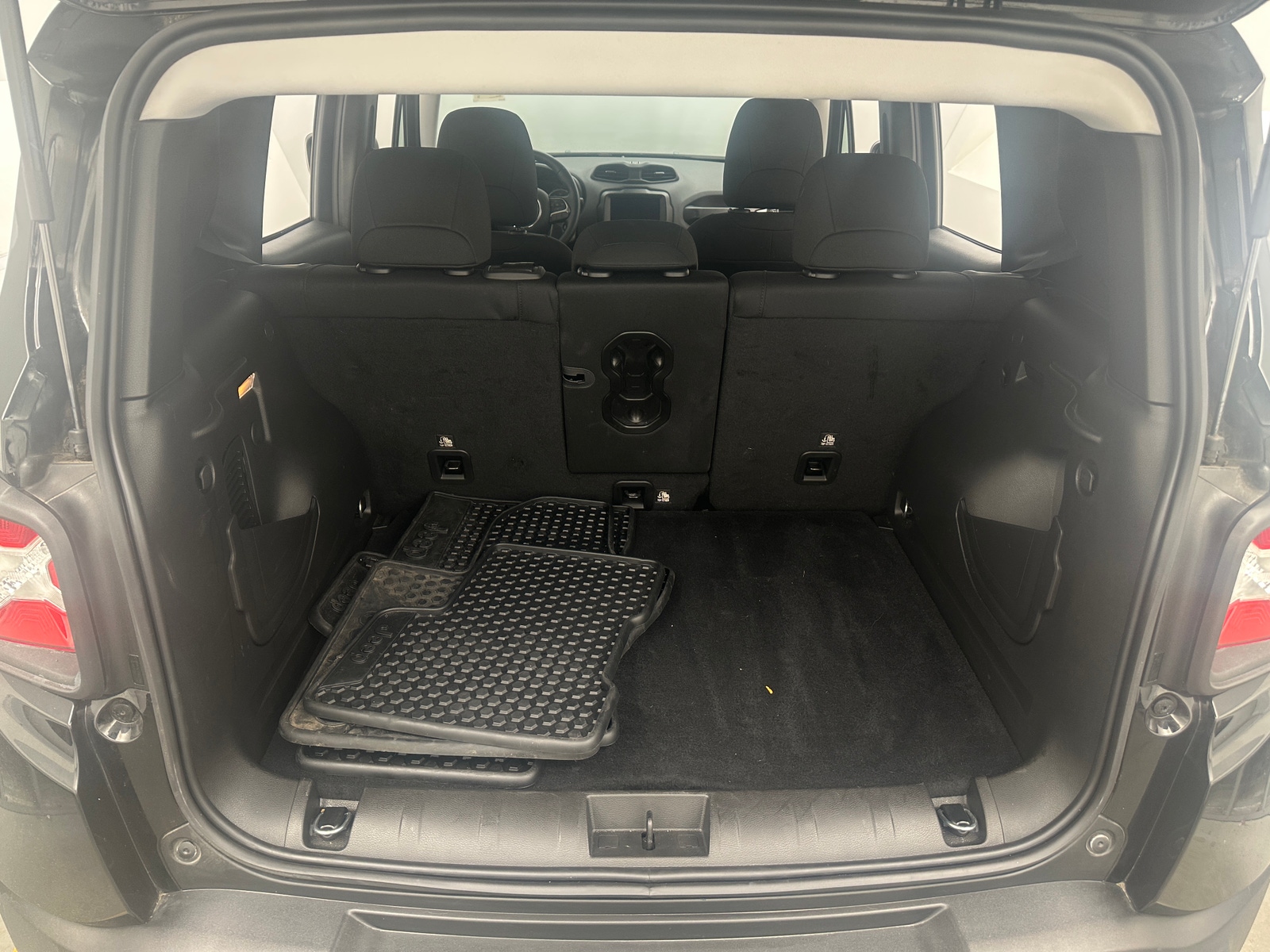 Thumbnail: 2022 Jeep Renegade - 7