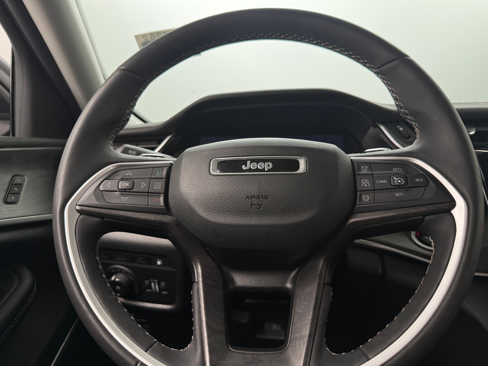 Thumbnail: 2023 Jeep Grand Cherokee - 4