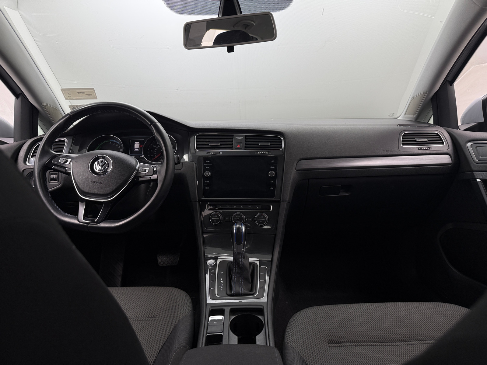 Thumbnail: 2019 Volkswagen e-Golf - 3