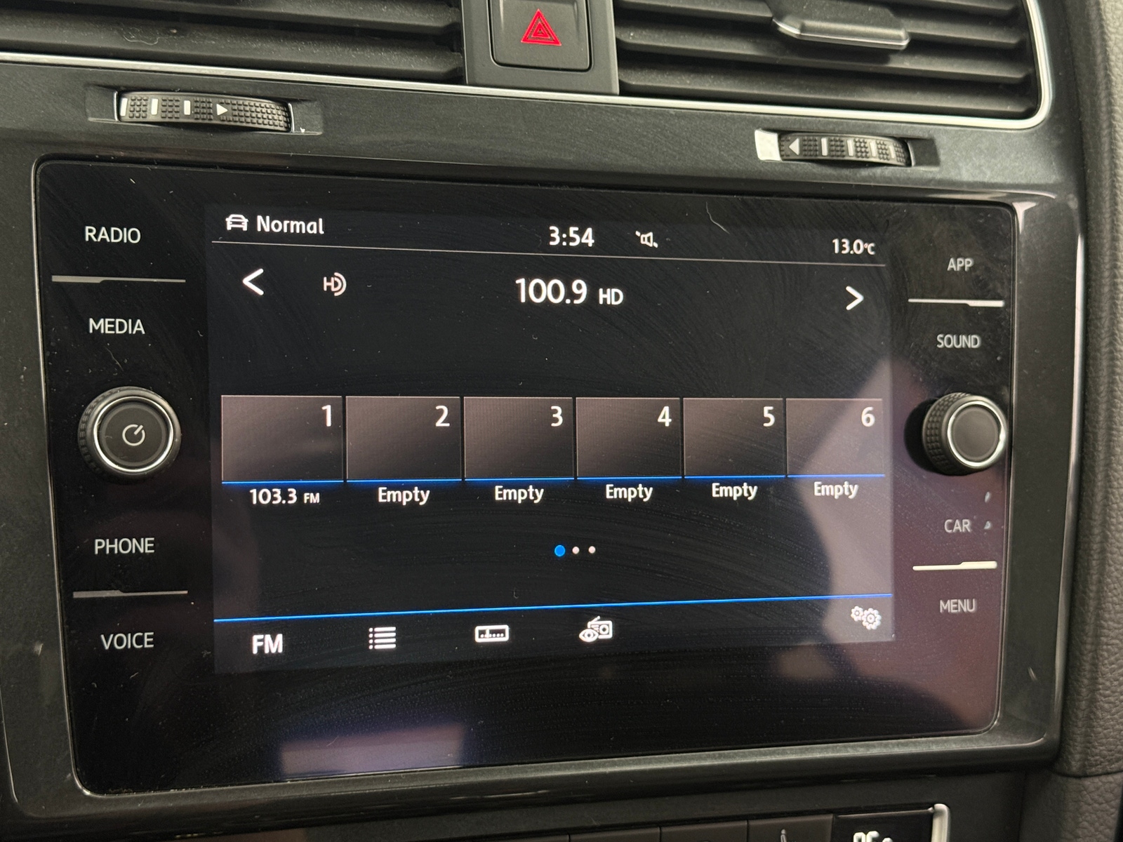 Thumbnail: 2019 Volkswagen e-Golf - 4