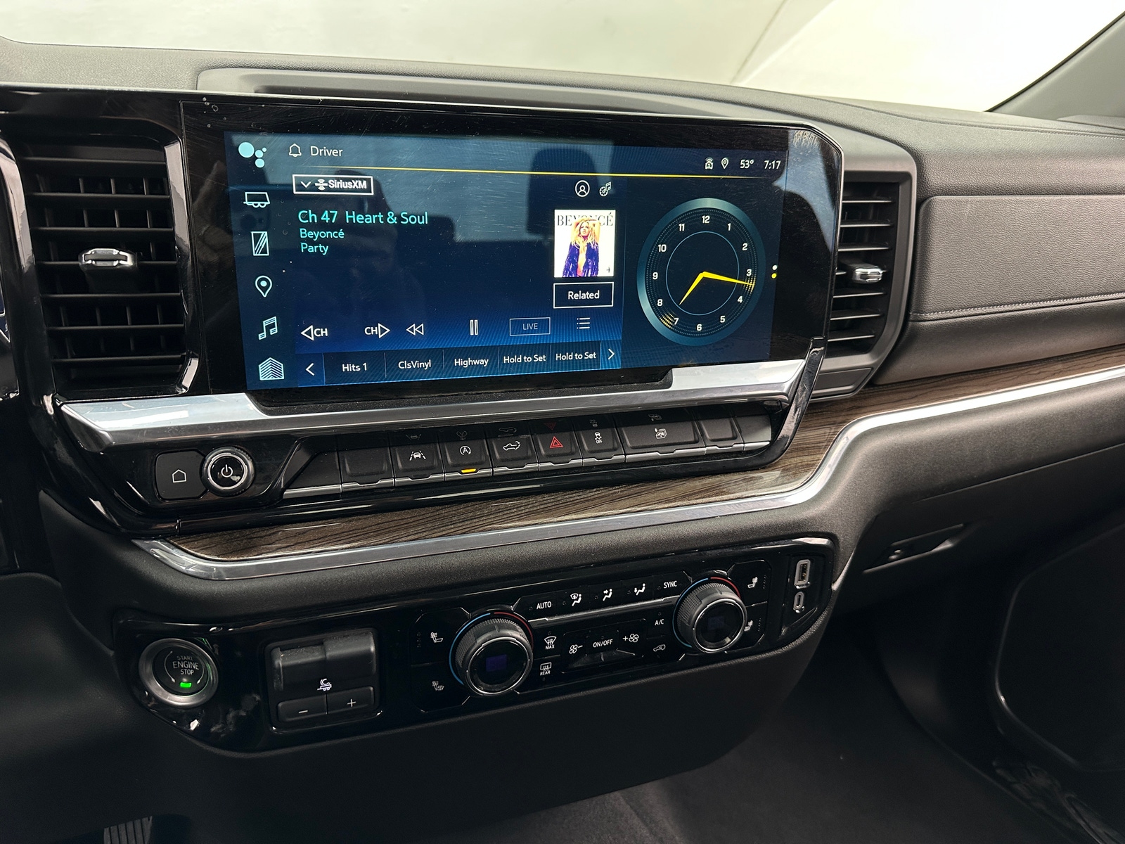 Thumbnail: 2024 Chevrolet Silverado 1500 - 4