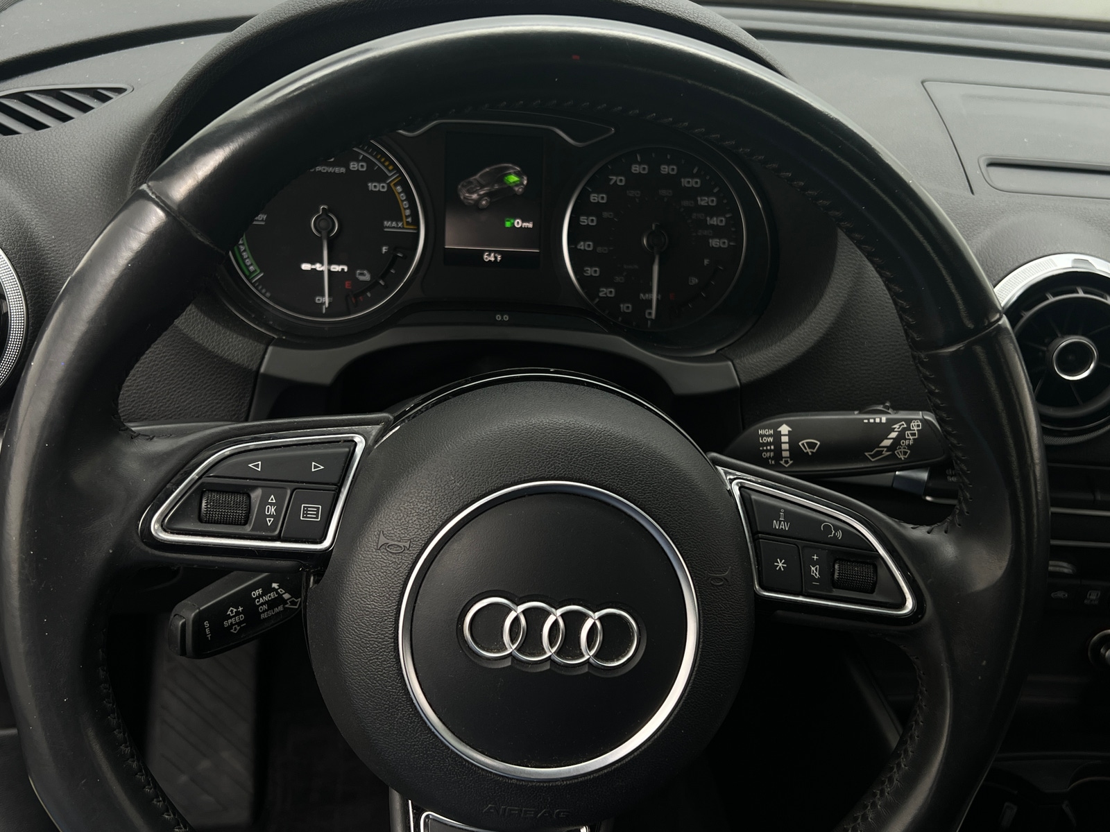 Thumbnail: 2016 Audi A3 e-tron - 4