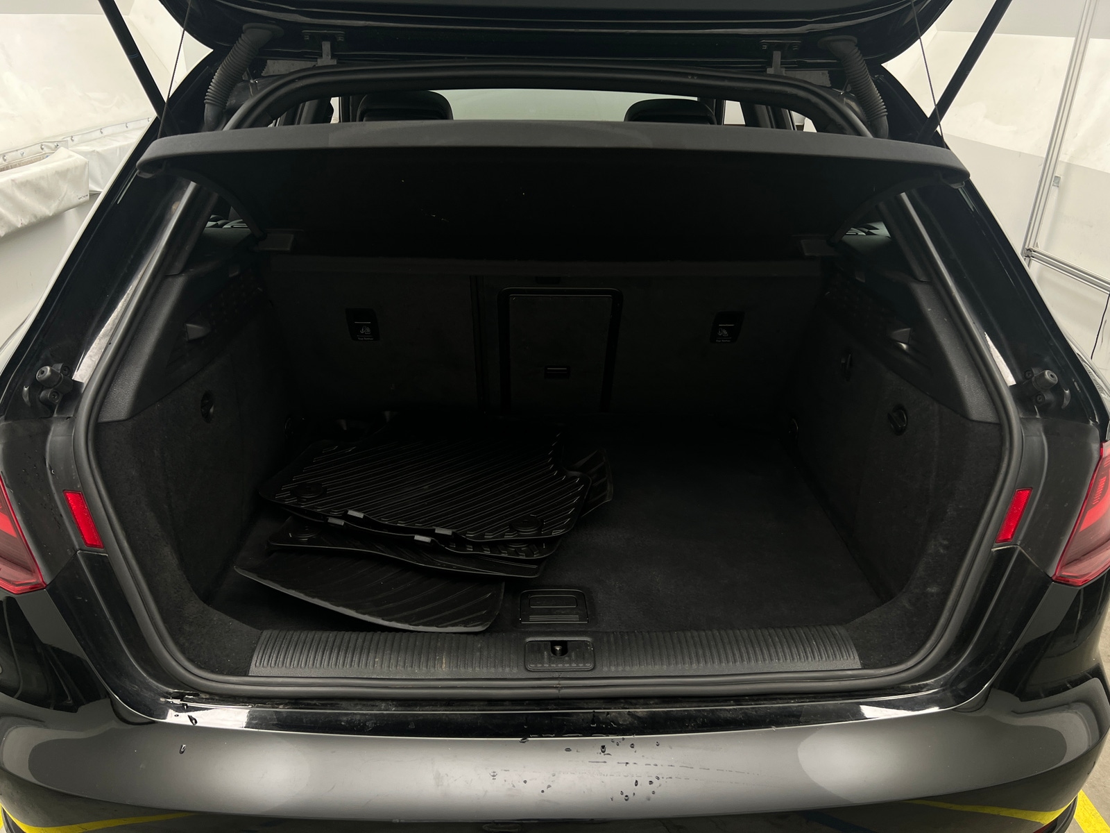 Thumbnail: 2016 Audi A3 e-tron - 6