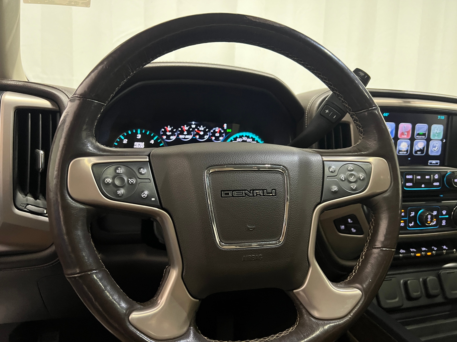 Thumbnail: 2017 GMC Sierra 1500 - 4