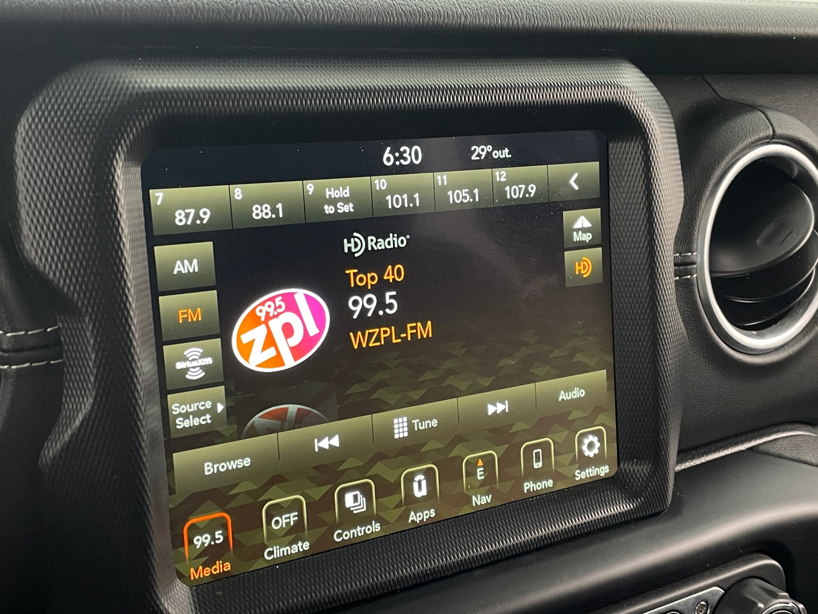 Thumbnail: 2022 Jeep Wrangler - 3