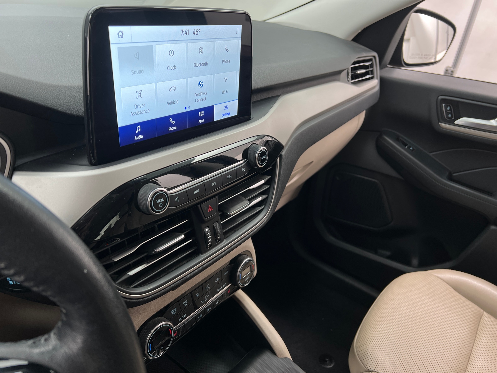 Thumbnail: 2021 Ford Escape - 4