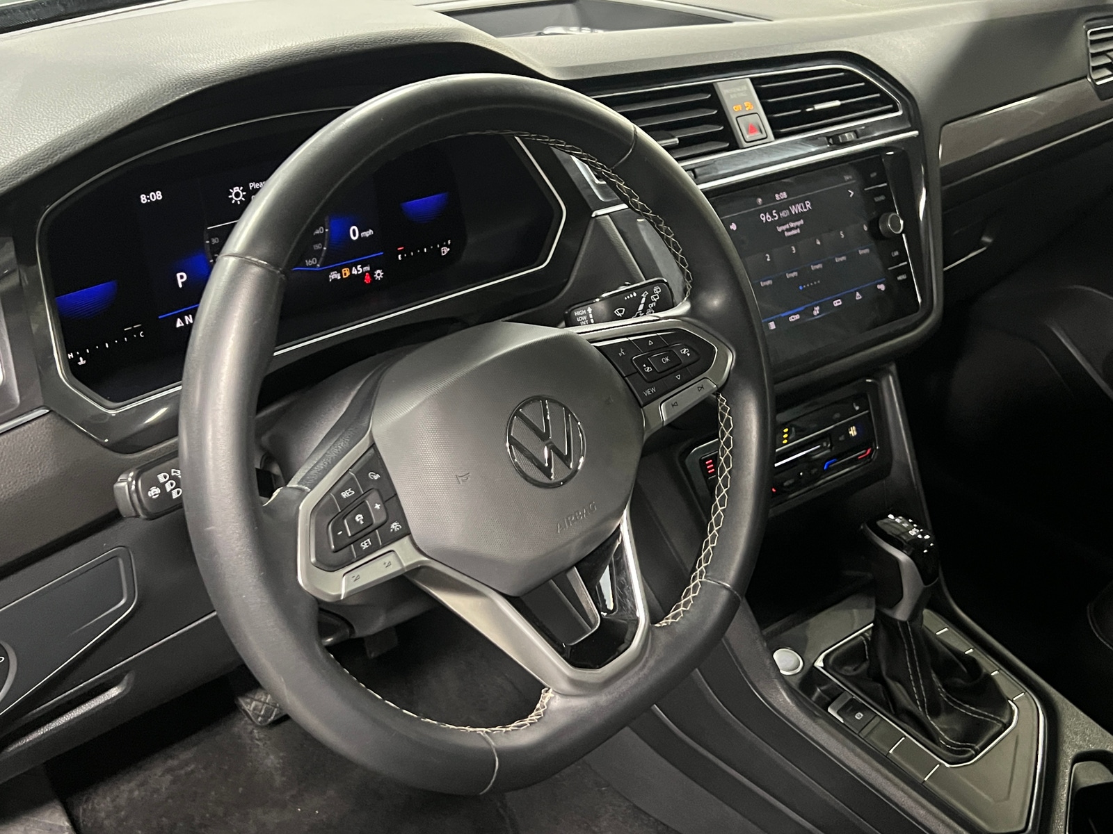 Thumbnail: 2023 Volkswagen Tiguan - 4