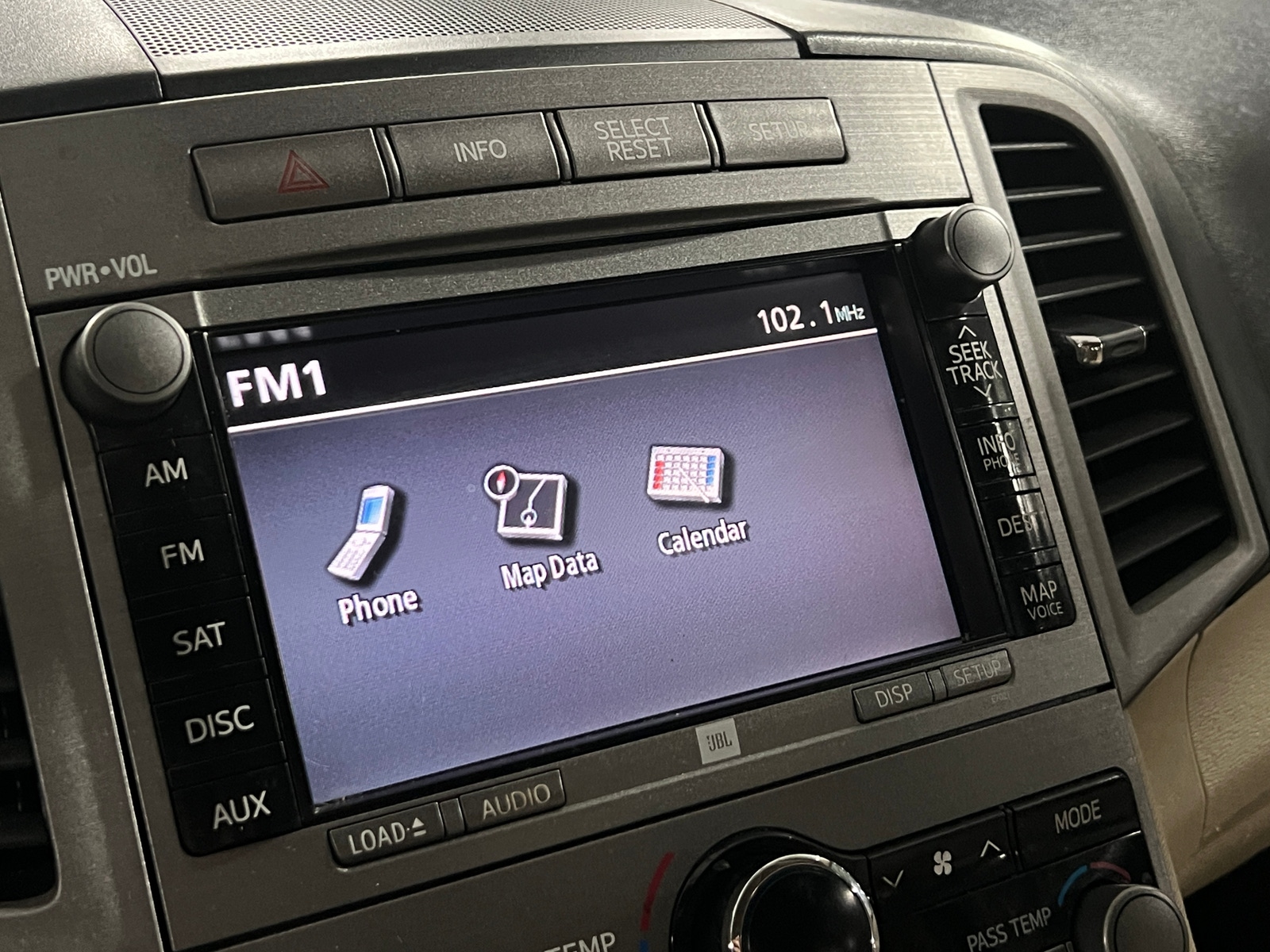 Thumbnail: 2010 Toyota Venza - 3