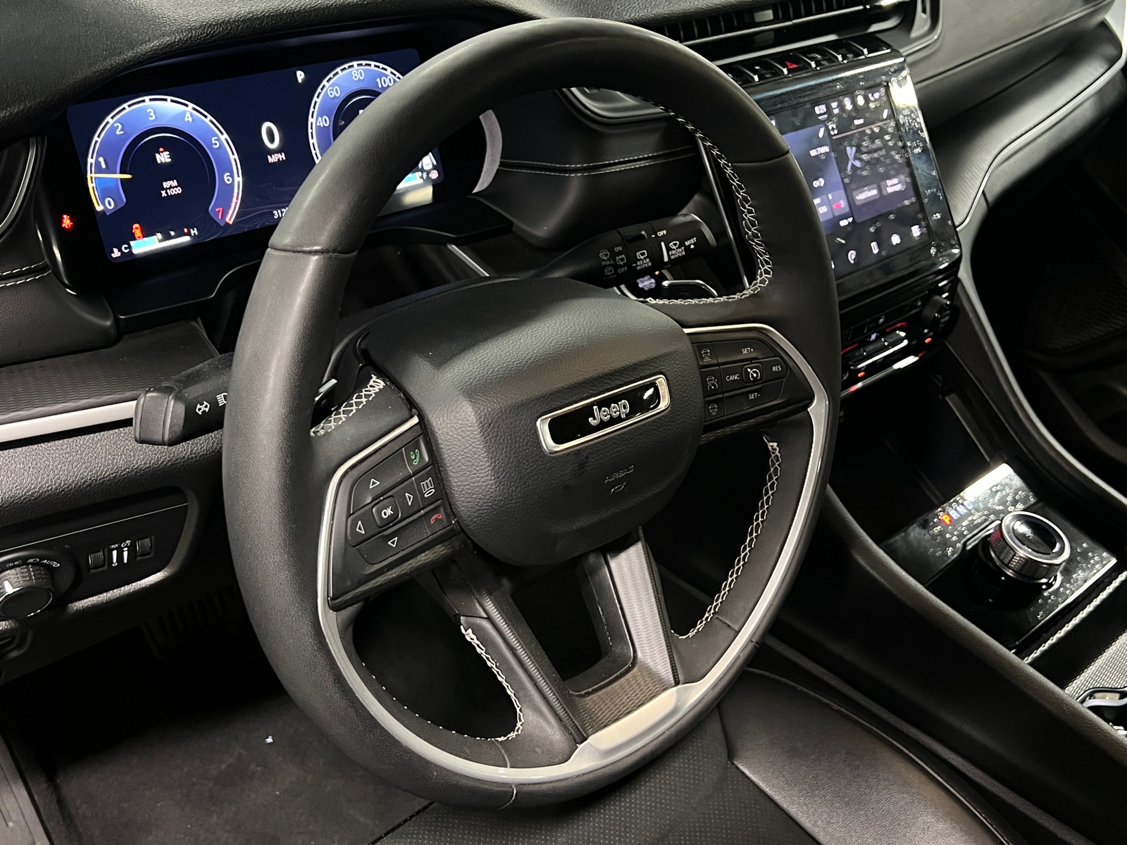 Thumbnail: 2024 Jeep Grand Cherokee L - 4