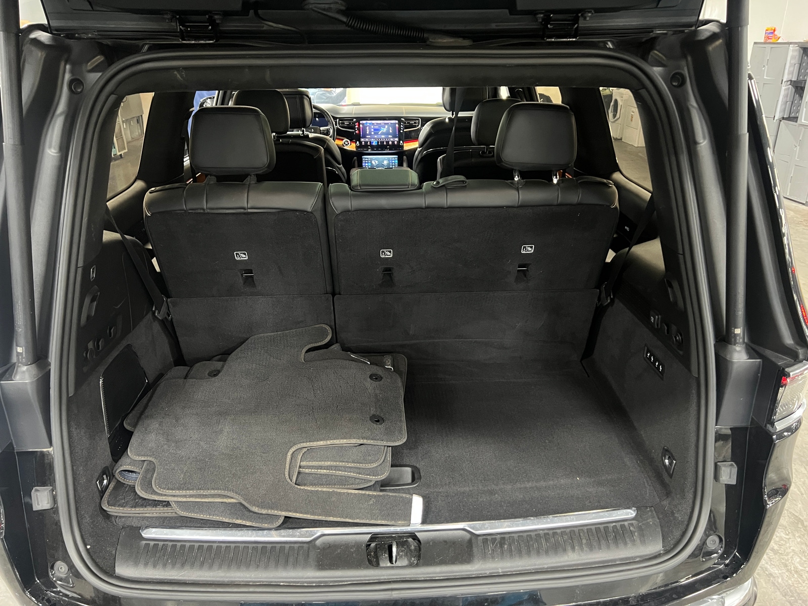 Thumbnail: 2022 Jeep Grand Wagoneer - 6