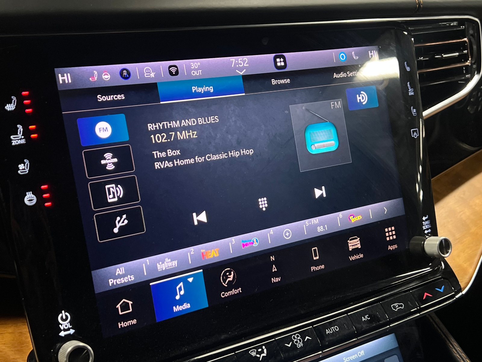 Thumbnail: 2022 Jeep Grand Wagoneer - 3