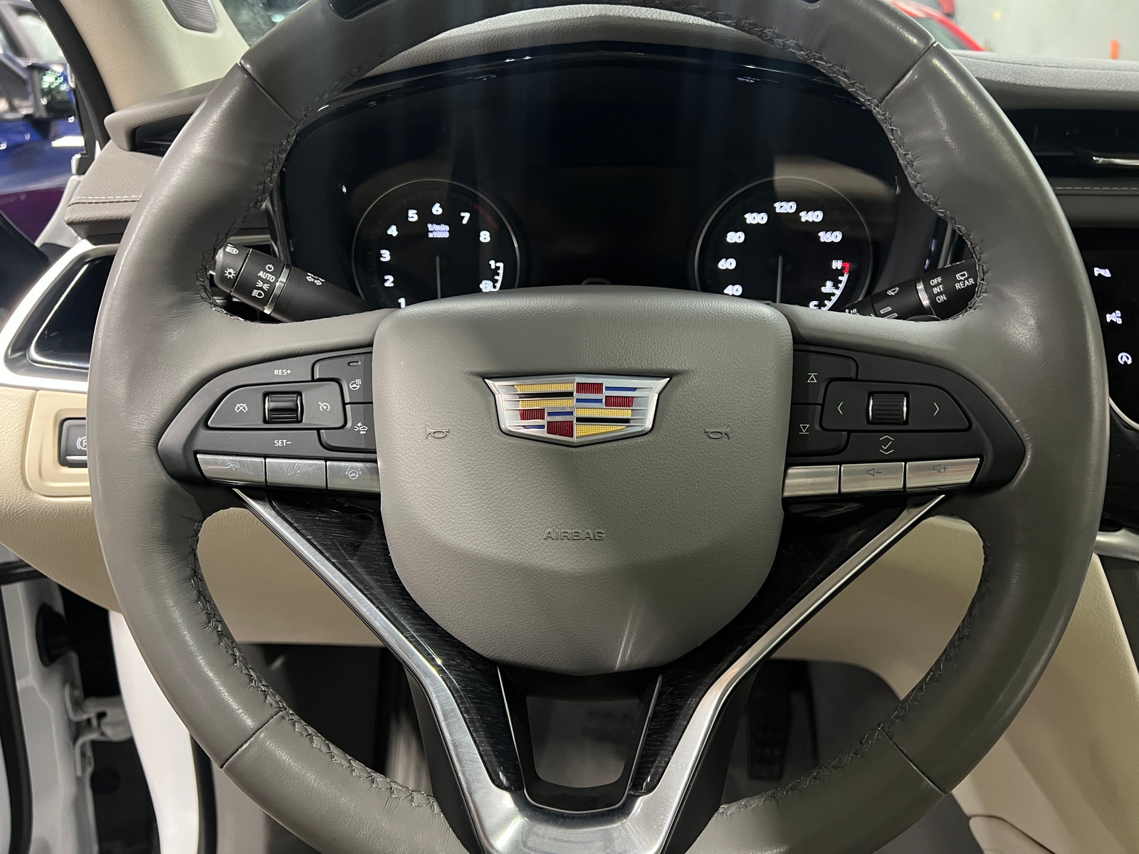 Thumbnail: 2023 Cadillac XT6 - 4