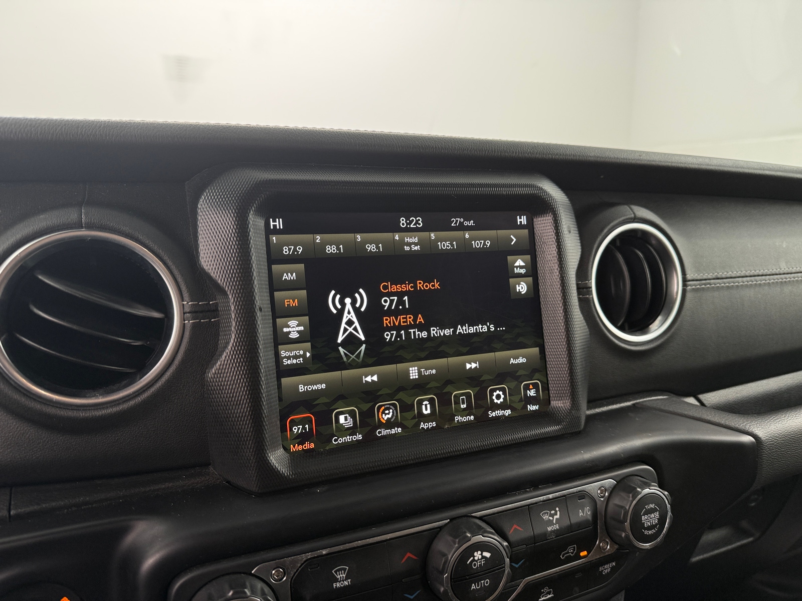 Thumbnail: 2022 Jeep Wrangler - 3