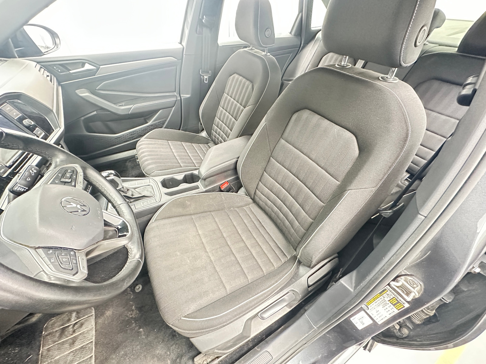 Thumbnail: 2022 Volkswagen Jetta - 2