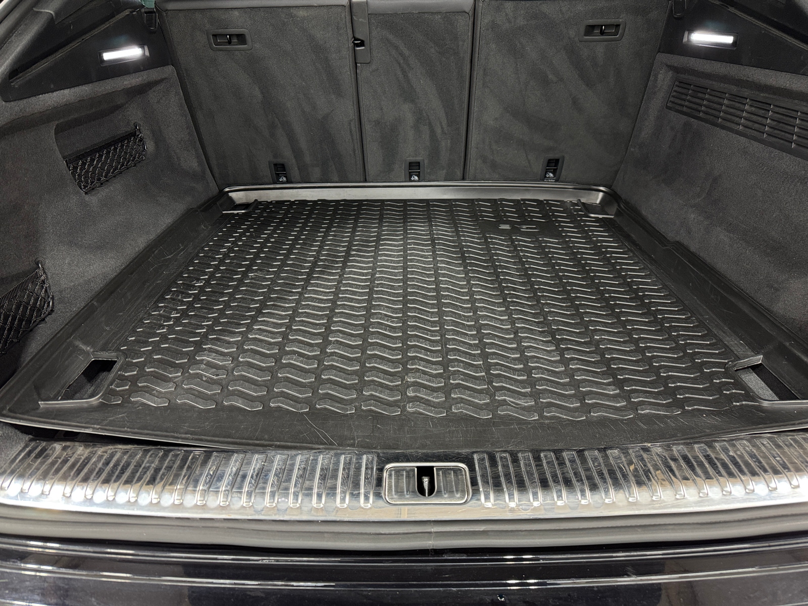 Thumbnail: 2021 Audi Q8 - 6