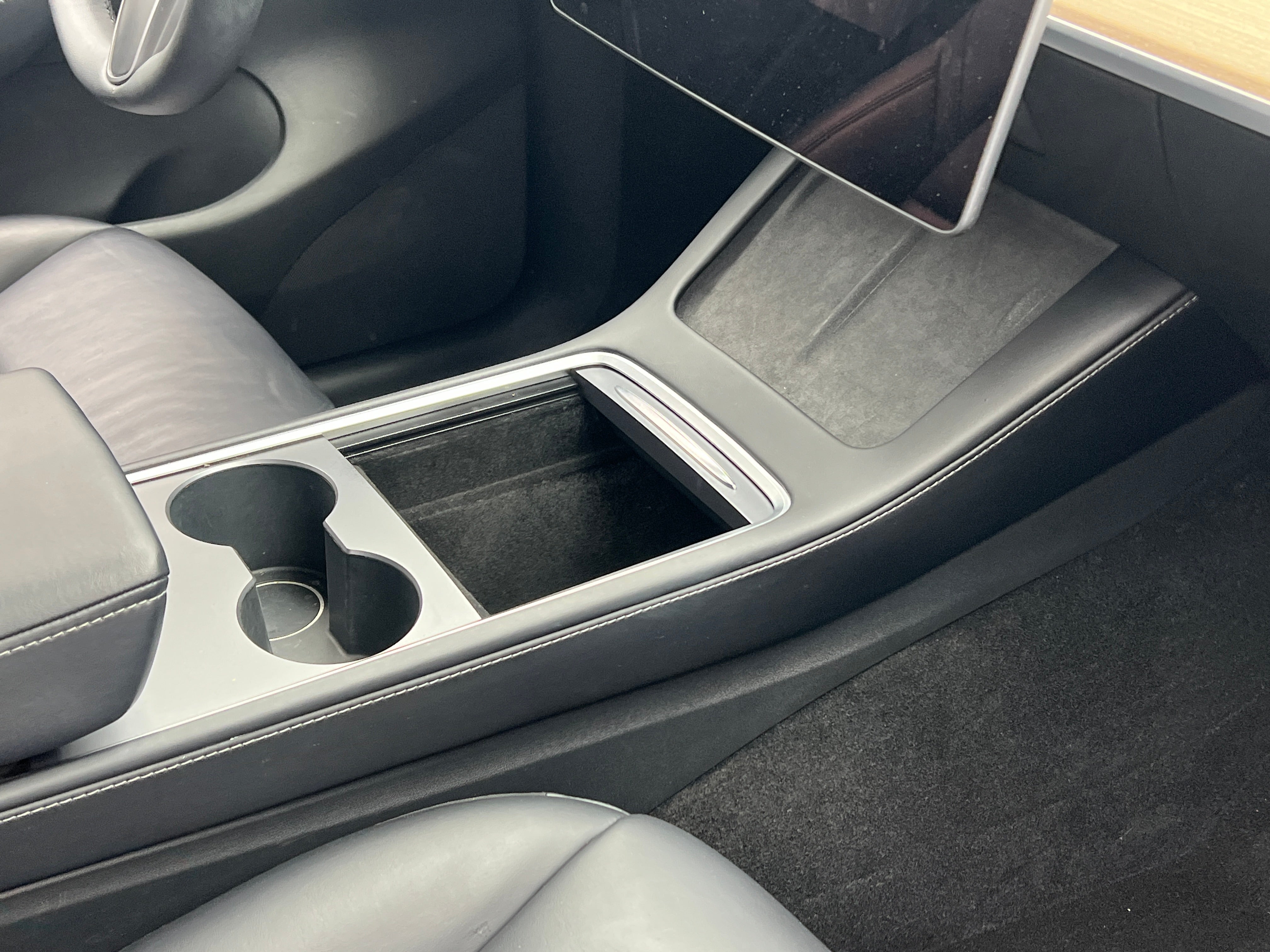 Used 2022 Tesla Model Y Long Range with VIN 7SAYGDEE0NF353697 for sale in Oak Creek, WI