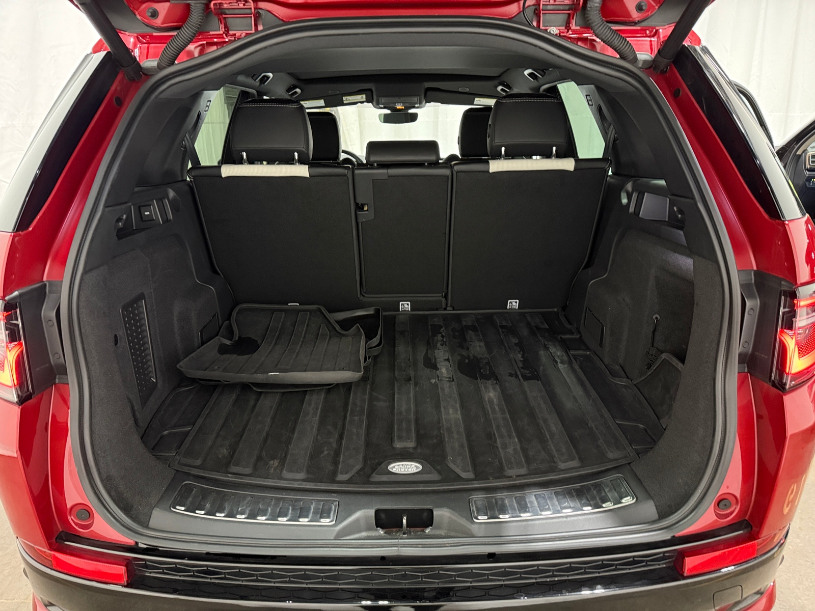 Thumbnail: 2021 Land Rover Discovery Sport - 6