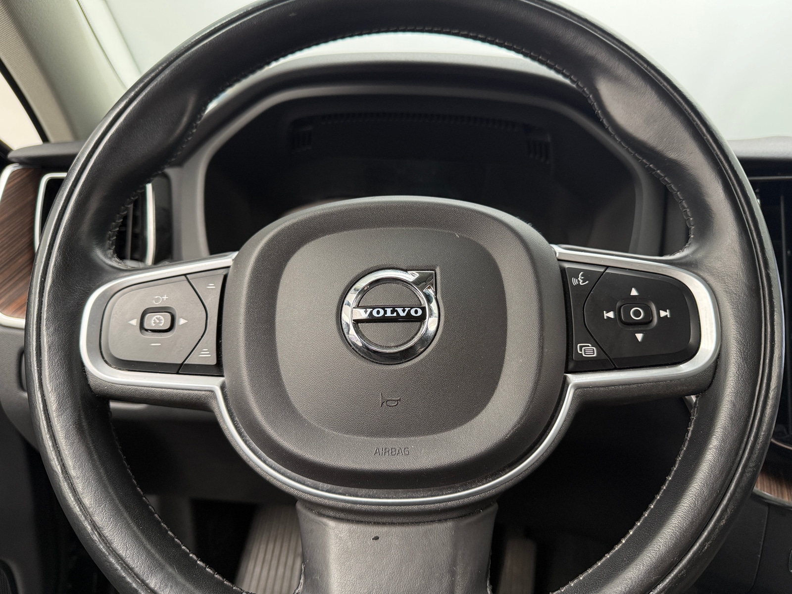 Thumbnail: 2021 Volvo XC60 - 4