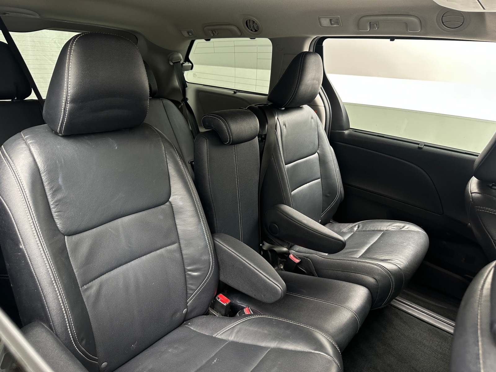 Thumbnail: 2015 Toyota Sienna - 5