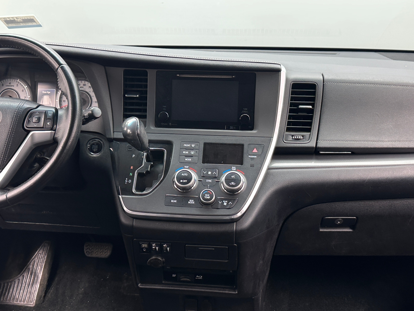 Thumbnail: 2015 Toyota Sienna - 3