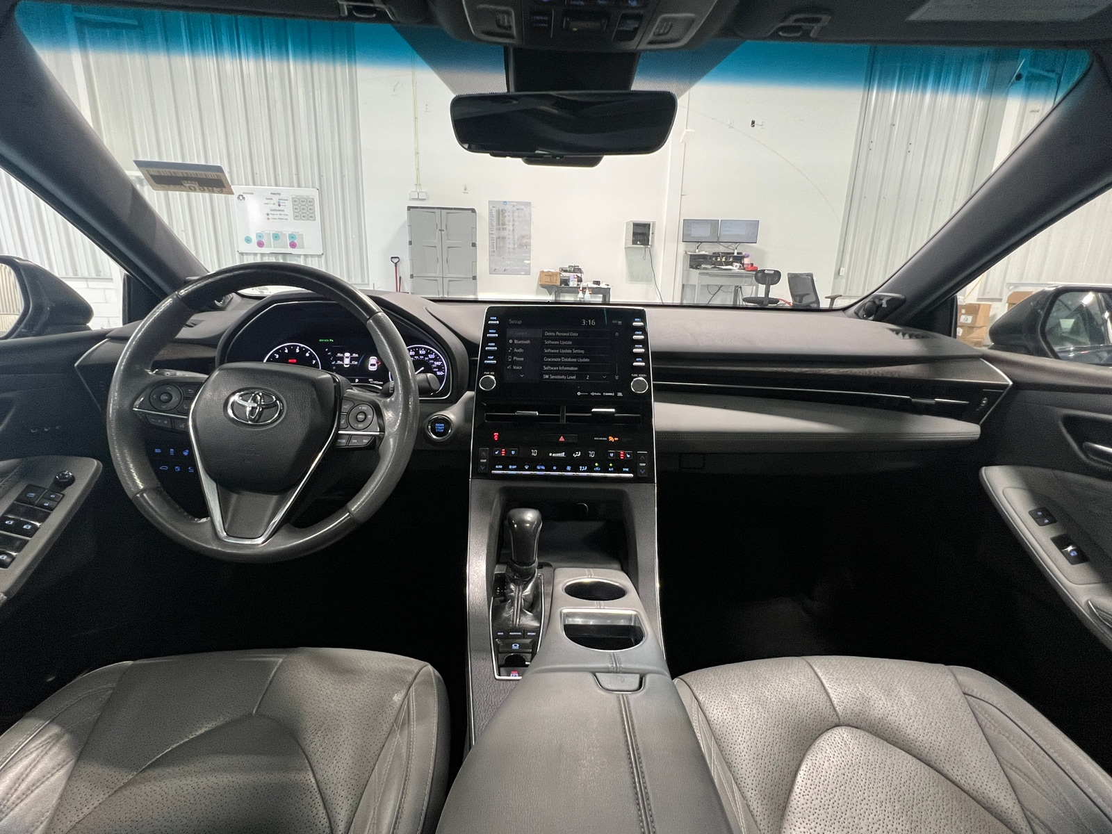 Thumbnail: 2021 Toyota Avalon - 3