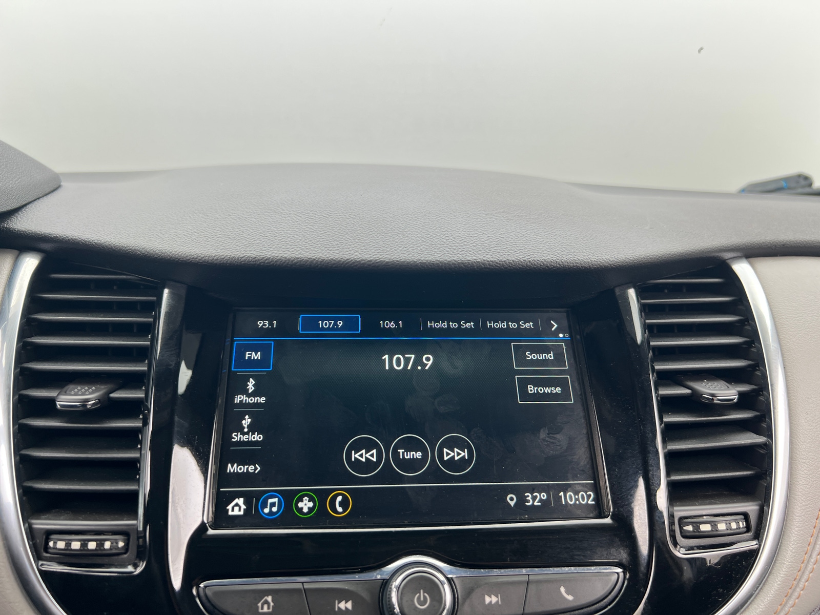 Thumbnail: 2018 Chevrolet Trax - 3