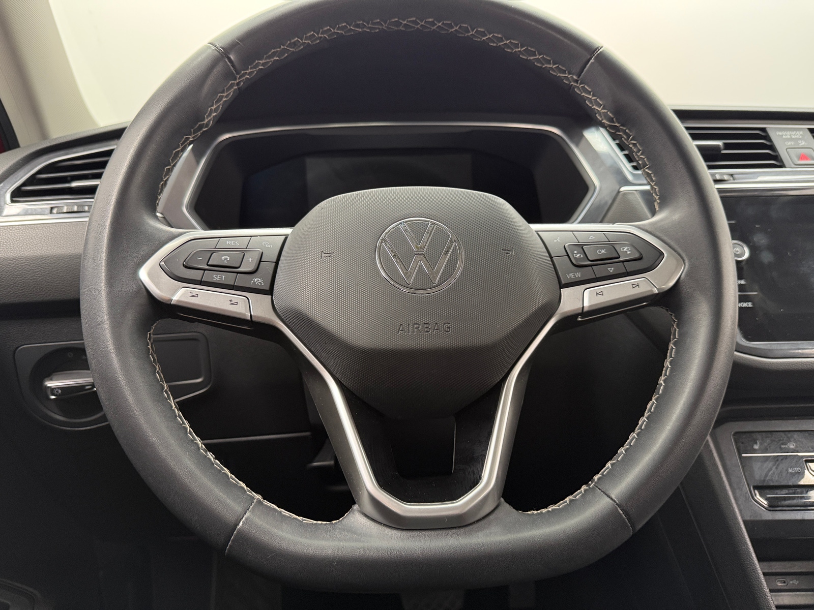 Thumbnail: 2022 Volkswagen Tiguan - 4