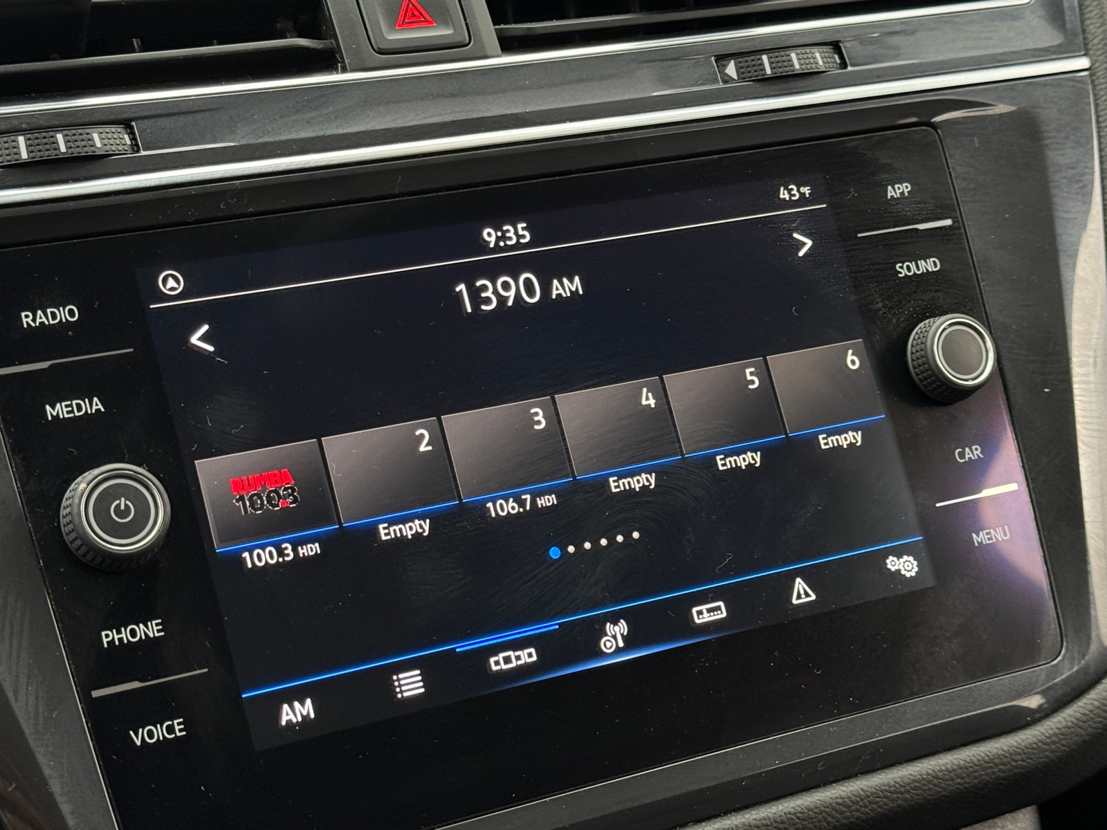 Thumbnail: 2022 Volkswagen Tiguan - 3