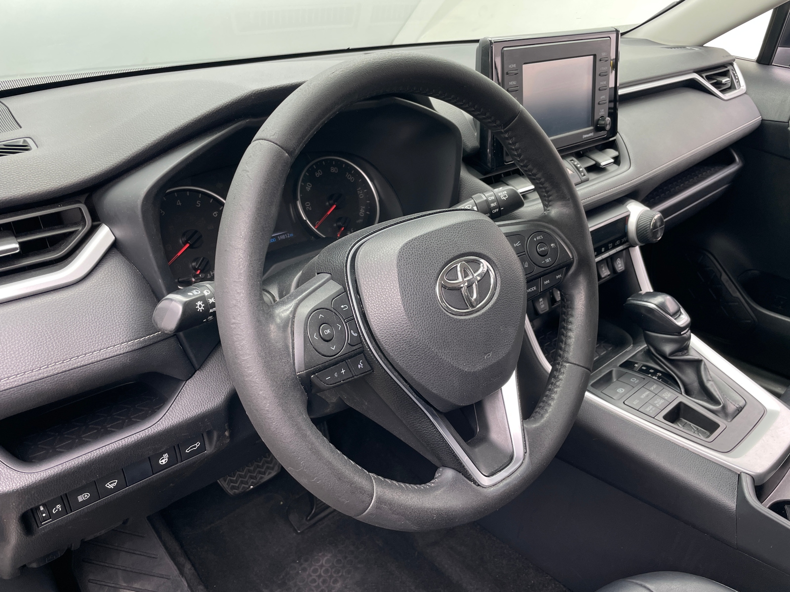 Thumbnail: 2020 Toyota RAV4 - 4