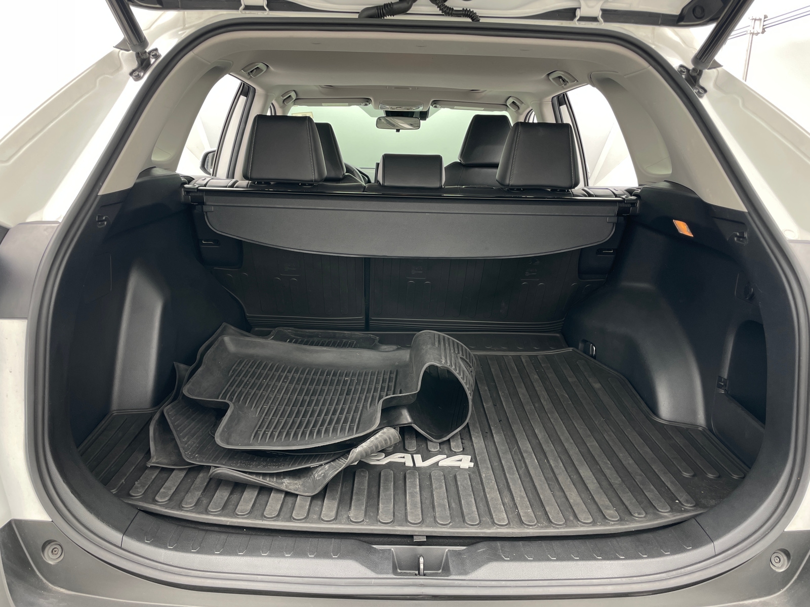 Thumbnail: 2020 Toyota RAV4 - 6