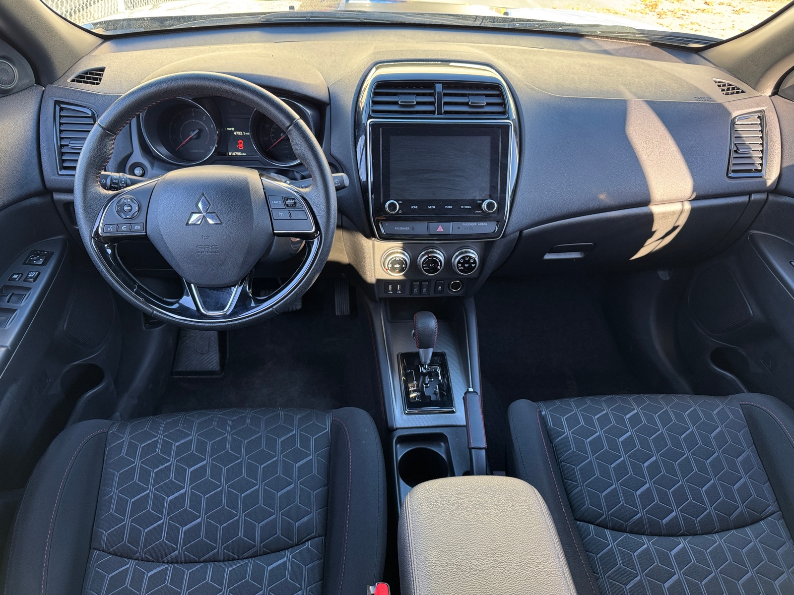 Thumbnail: 2024 Mitsubishi Outlander Sport - 3