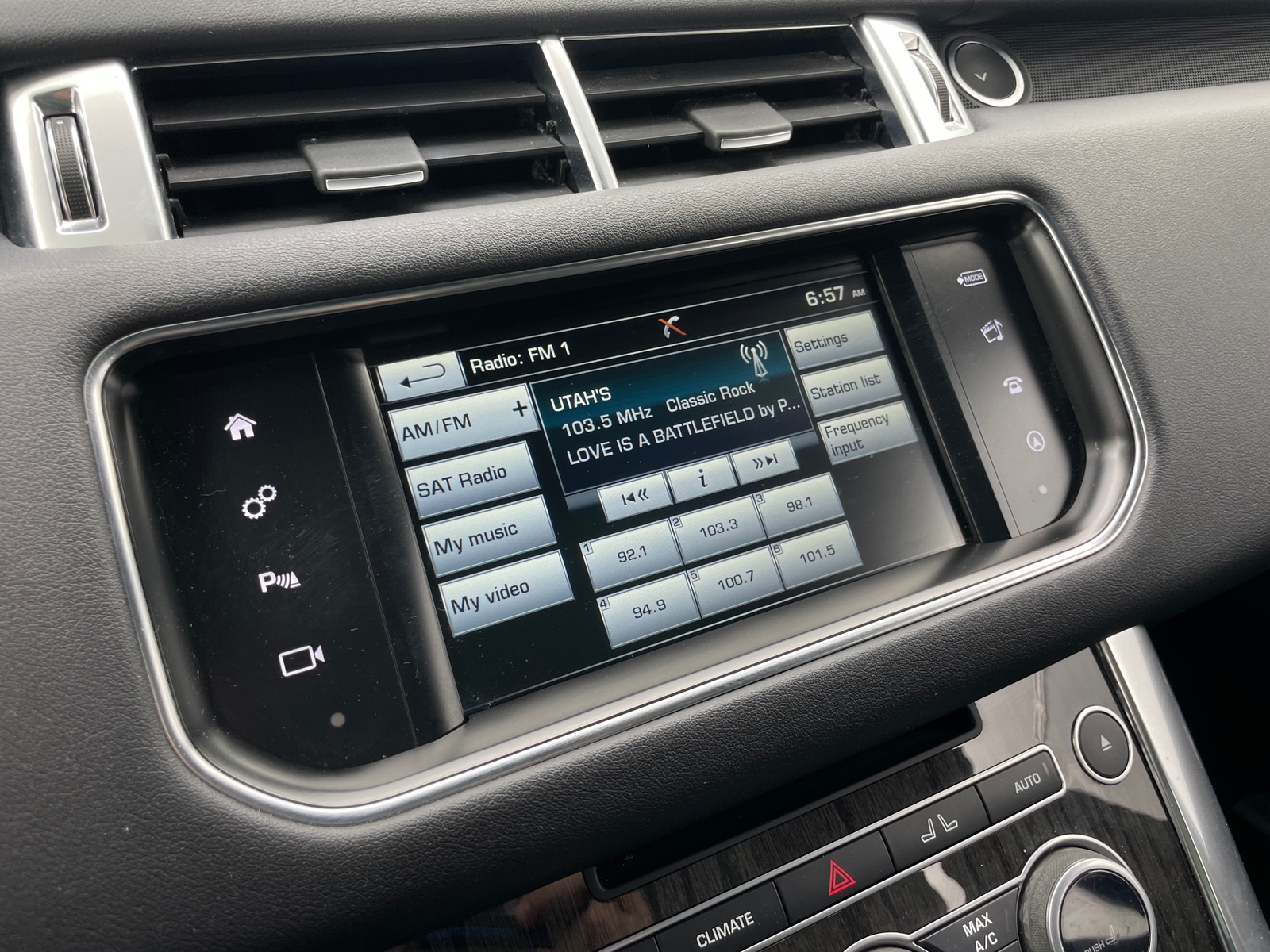 Thumbnail: 2016 Land Rover Range Rover Sport - 3