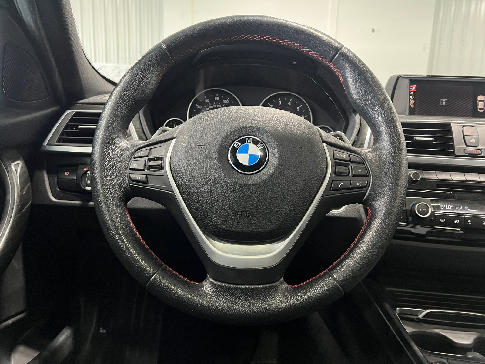 Thumbnail: 2016 BMW 3 Series - 4