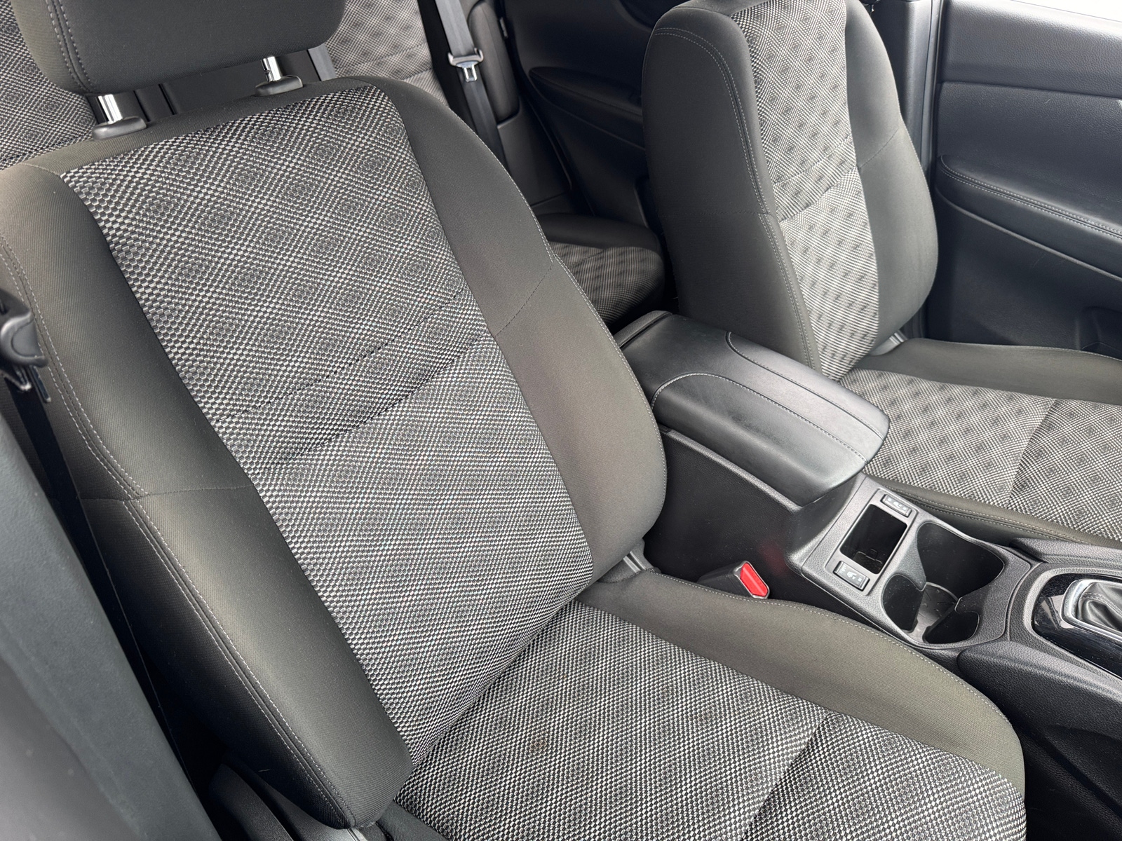 Thumbnail: 2021 Nissan Rogue Sport - 2