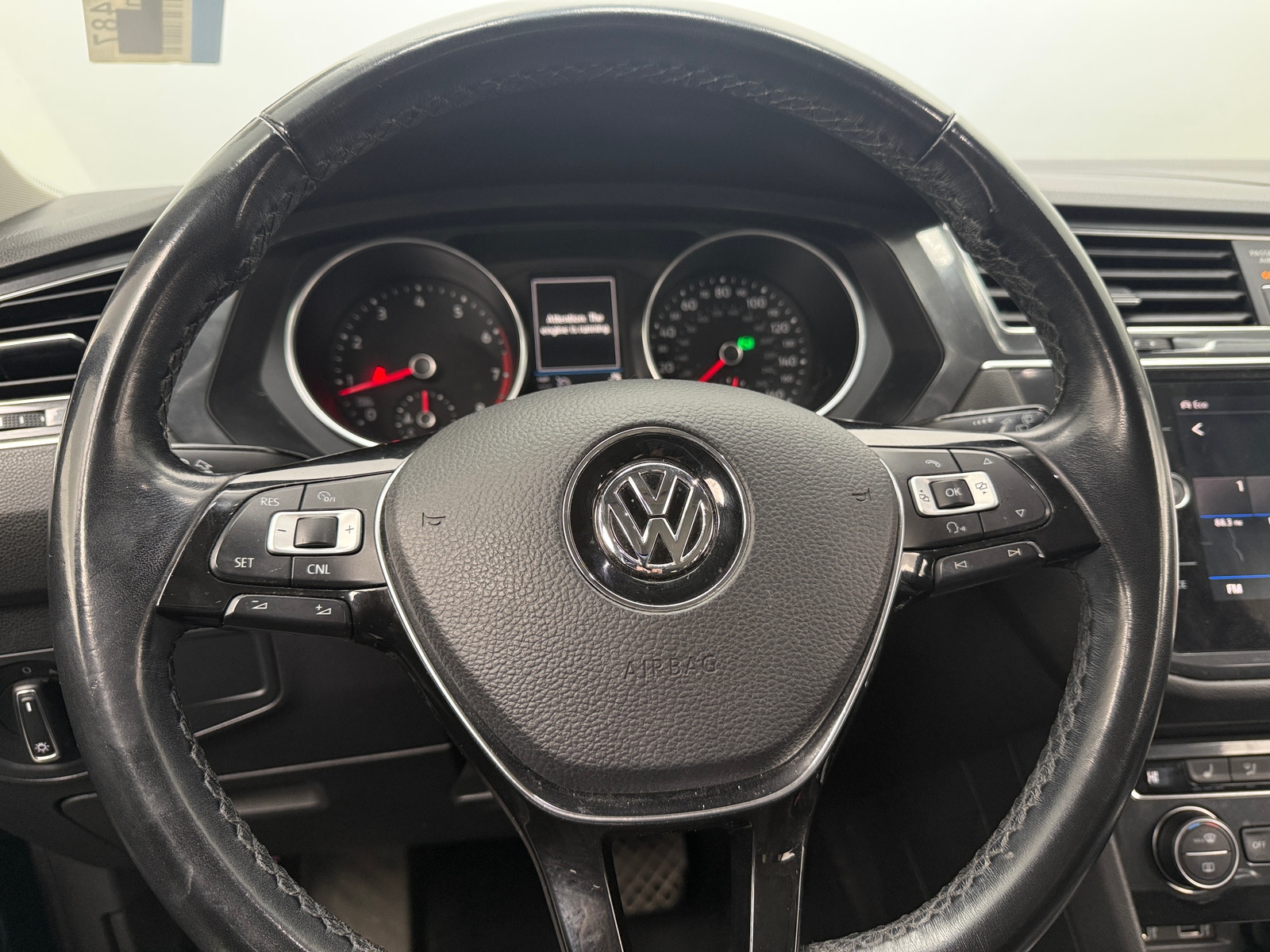 Thumbnail: 2018 Volkswagen Tiguan - 4