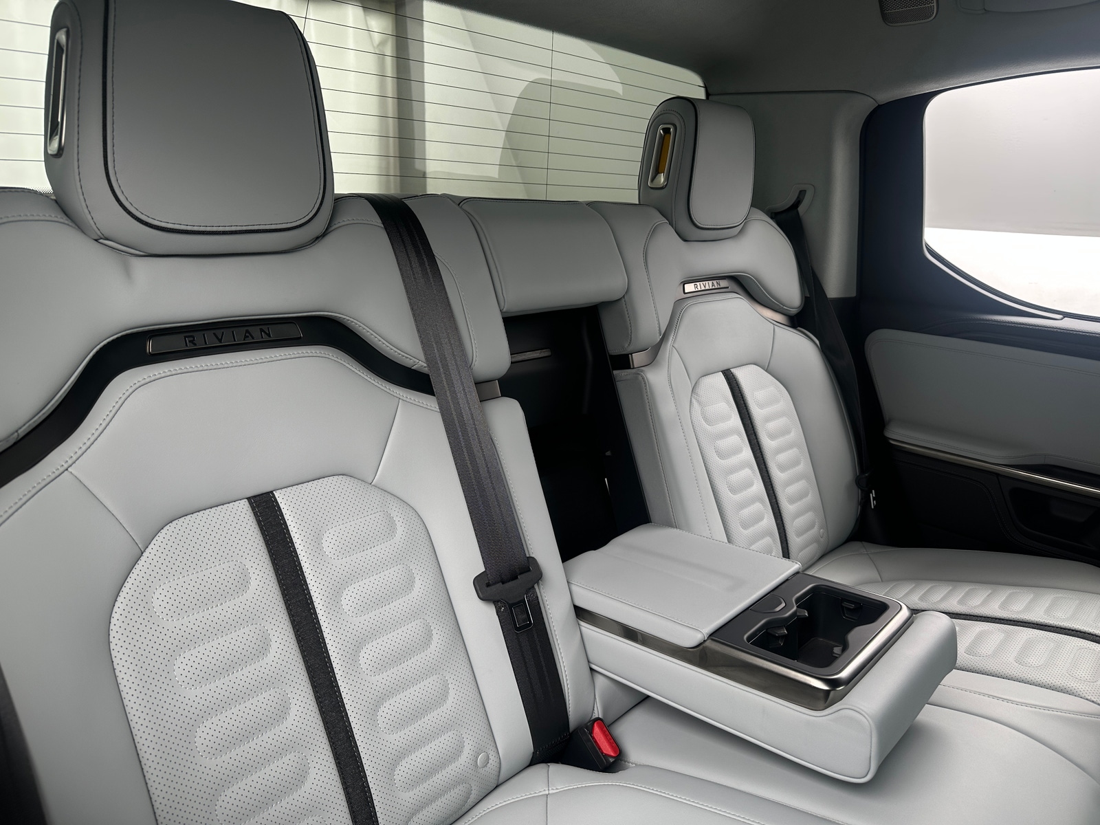 Thumbnail: 2023 Rivian R1T - 5