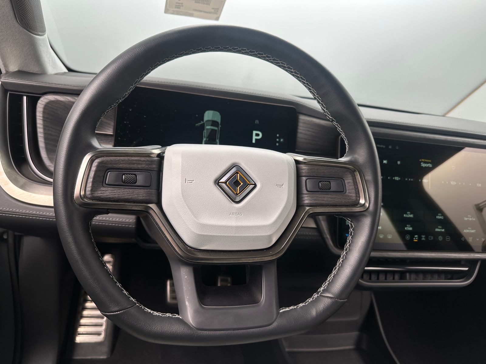 Thumbnail: 2023 Rivian R1T - 4