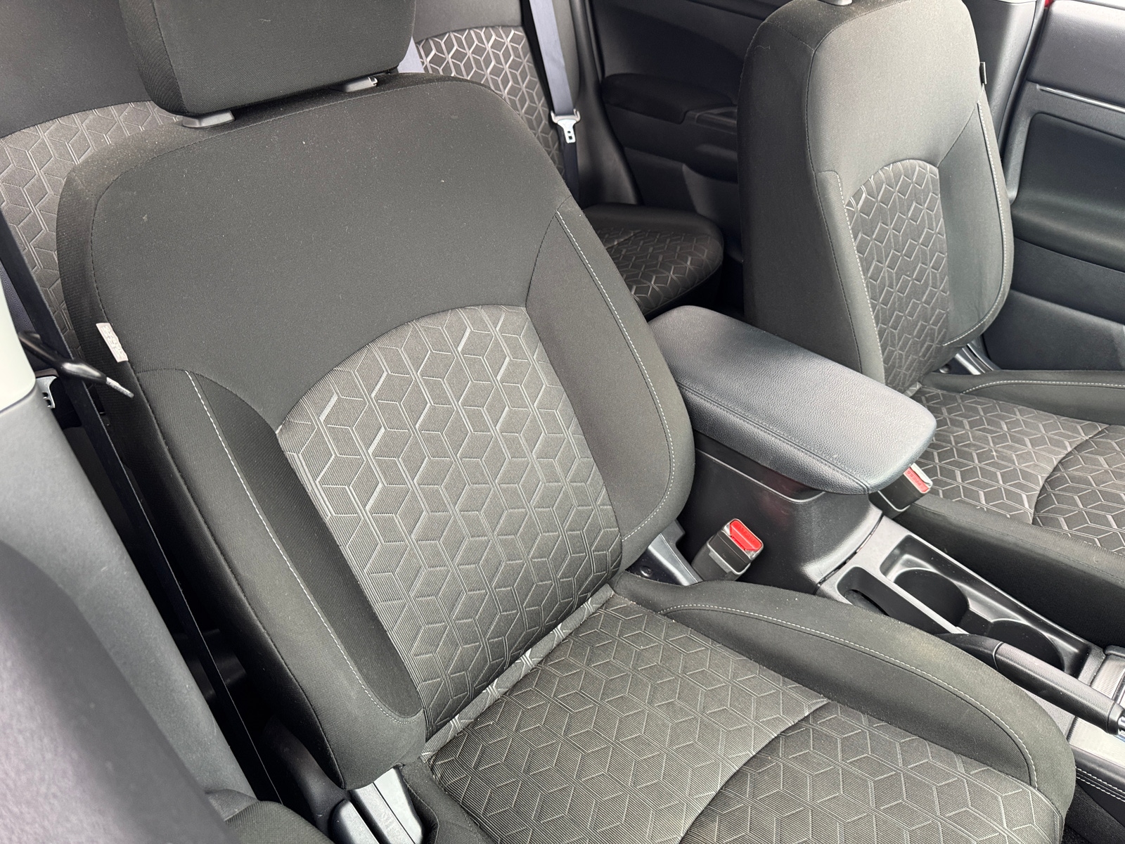 Thumbnail: 2023 Mitsubishi Outlander Sport - 2