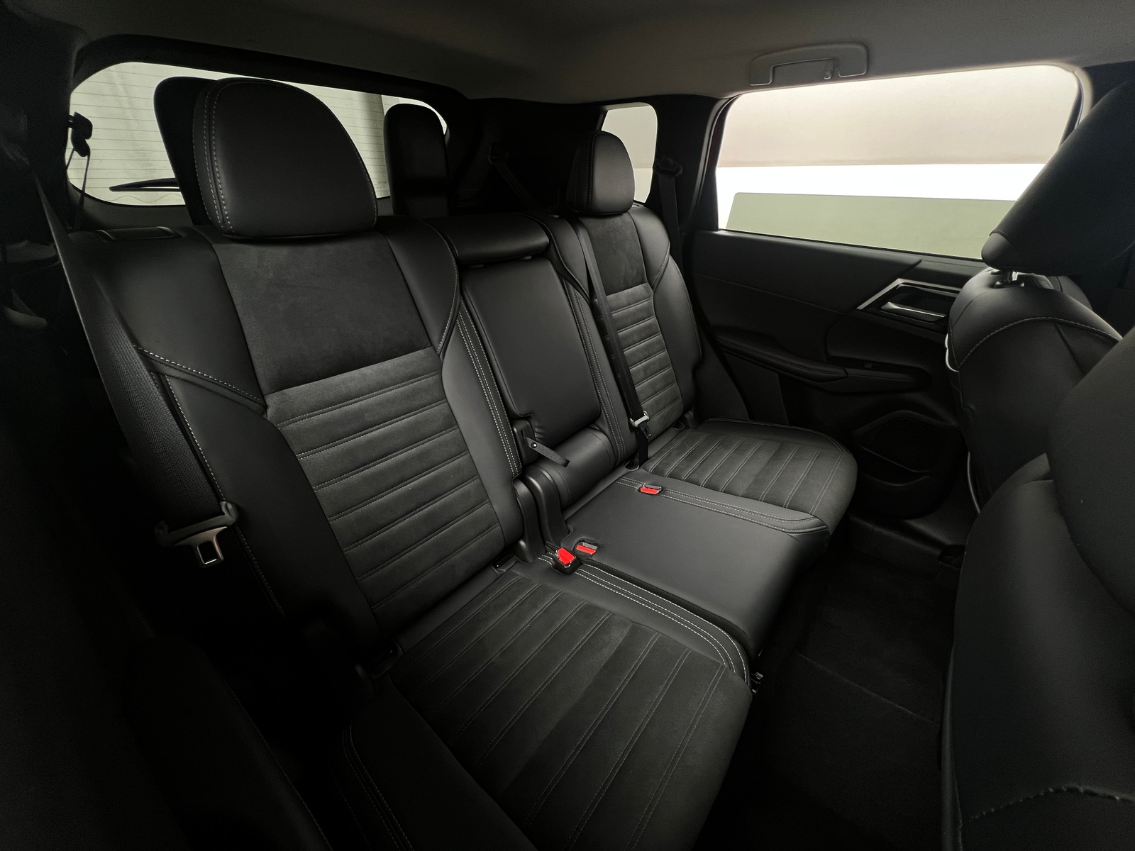 Thumbnail: 2024 Mitsubishi Outlander - 5