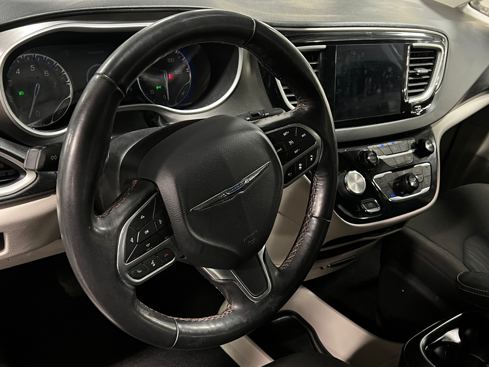 Thumbnail: 2020 Chrysler Pacifica - 5