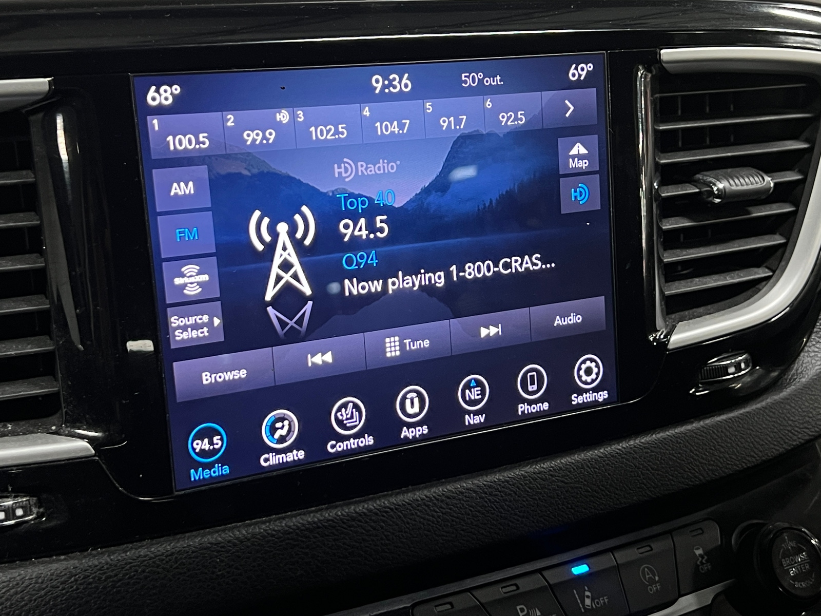 Thumbnail: 2020 Chrysler Pacifica - 4